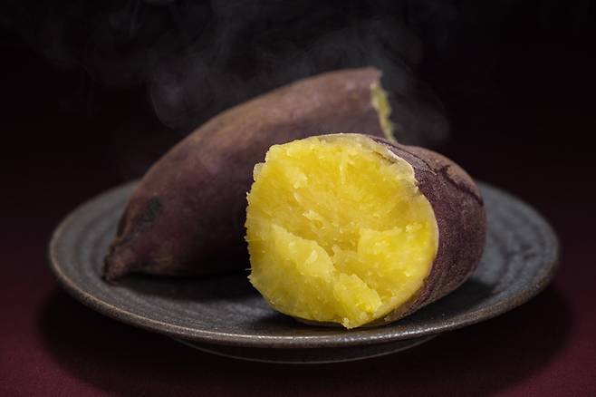 고구마 속 아교질과 타닌 성분은 위벽을 자극해 속을 쓰리게 만든다. 사진= 게티이미지뱅크