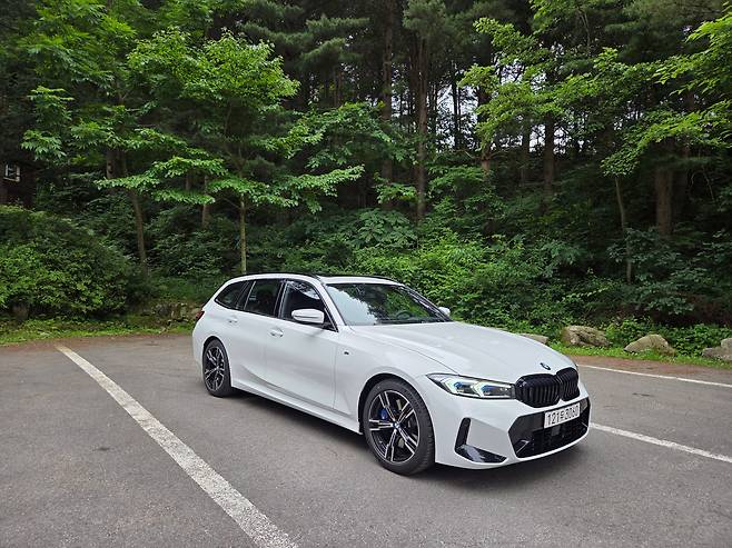 BMW 320i 투어링 M 스포츠. /권유정 기자