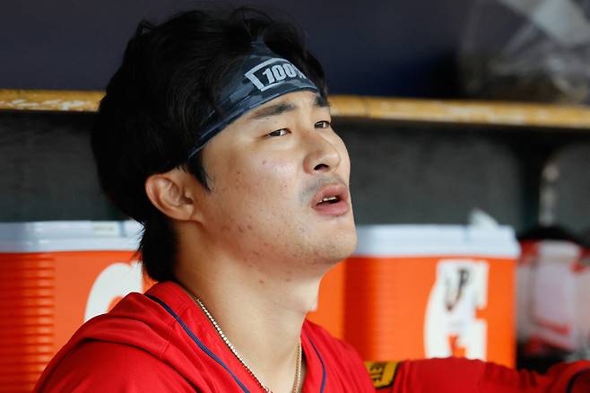 <yonhap photo-1150=""> Sep 21, 2025; Detroit, Michigan, USA; Atlanta Braves shortstop Ha-Seong Kim (9) sits in dugout in the third inning against the Detroit Tigers at Comerica Park. Mandatory Credit: Rick Osentoski-Imagn Images/2025-09-22 05:36:03/ <저작권자 ⓒ 1980-2025 ㈜연합뉴스. 무단 전재 재배포 금지, AI 학습 및 활용 금지></yonhap>