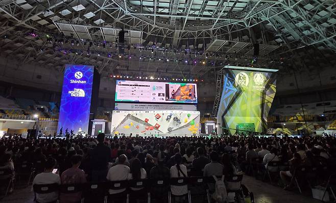 여자 볼더 결승전이 열린 KSPO돔