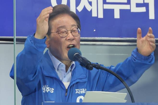 이재명 대통령이 더불어민주당 대선 후보 시절인 5월 21일 인천광역시 계양역 앞 유세에서 시민들에게 지지를 호소하고 있는 모습. /사진=연합뉴스