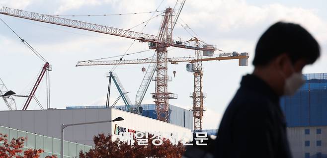 2022년 11월 화물연대 집단운송거부에 따른 건설자재 공급 차질로 건설현장이 피해를 입고 있는 가운데 멈춰선 건설공사 현장 모습. 본 기사와 직접 관련 없음  [이승환 기자]