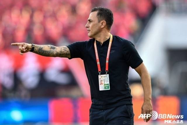 칸나바로는 선수 시절 2006 독일월드컵 우승 주역이었고 세계 최고의 수비수였으며 발롱도르의 주인공이기도 했다. 하나, 지도자로서는 여전히 물음표가 많은 상황이다. 사진=AFPBBNews=News1