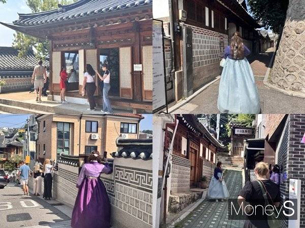 사진은 북촌을 즐기는 외국인 관광객들의 모습. /사진=김다솜 기자