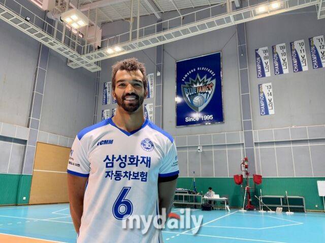 삼성화재 유니폼을 입고 새 출발을 알린 아히./용인=이보미 기자