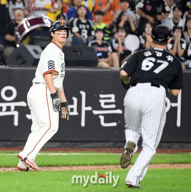 한화 노시환이 런다운에 걸려 당황하고 있다 / 대전 = 유진형 기자 zolong@mydaily.co.kr