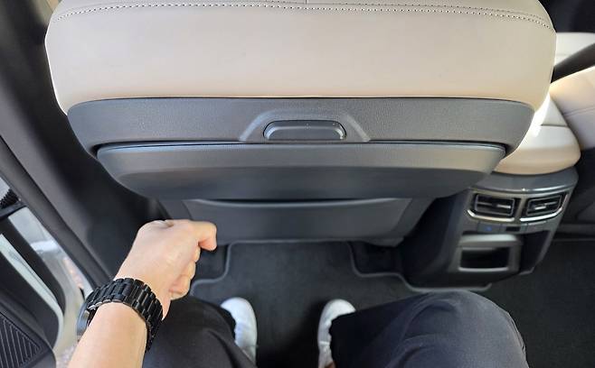 기아 EV5 2열 무릎공간. 서재근 기자