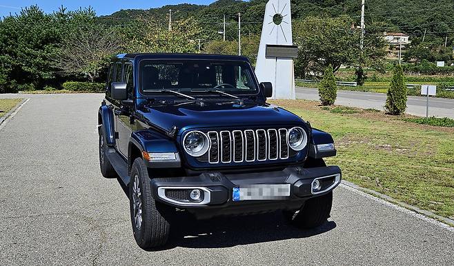 랭글러 사하라 패덤 블루 에디션