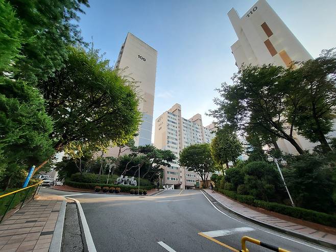 서울 성동구 옥수동 옥수하이츠 아파트 입구 전경. 현장 중개업소들은 ‘매물이 사실상 제로’라고 전했다.