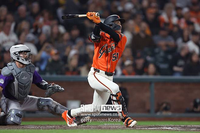 ▲ 이정후가 시즌 12호 3루타를 터트리는 순간. 이정후는 이 3루타로 코빈 캐럴과 재런 듀란에 이어 메이저리그 3루타 3위에 올랐다.