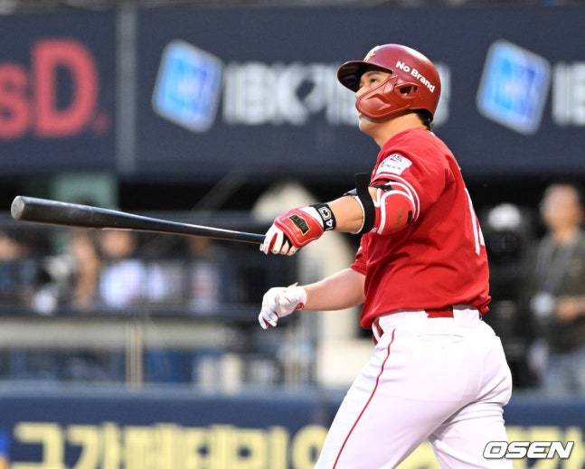 홈런 포함 2타점으로 활약한 최정.