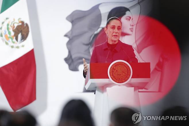 정례 기자회견하는 멕시코 대통령 [멕시코시티 EPA=연합뉴스. 재판매 및 DB 금지]