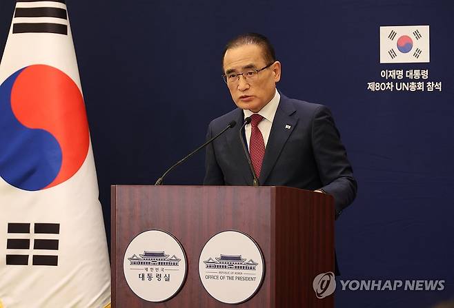 위성락 안보실장, 이 대통령 뉴욕 일정 브리핑 (뉴욕=연합뉴스) 한상균 기자 = 위성락 국가안보실장이 23일(현지시간) 미국 뉴욕 한 호텔의 한국프레스센터에서 이재명 대통령의 유엔 총회 기조연설, 정상회담 관련 브리핑을 하고 있다. 2025.9.24 xyz@yna.co.kr