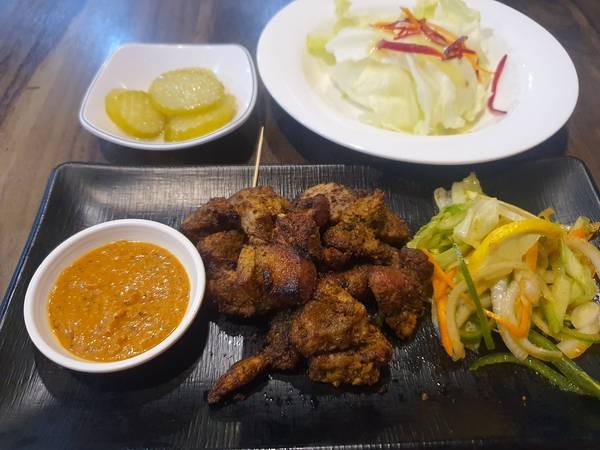 안산 다문화특구에 있는 네팔 음식 전문점에서 맛볼 수 있는 네팔 전통 음식. /조재영 기자