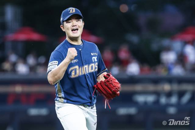 NC 다이노스 투수 김녹원이 지난 27일 광주 챔피언스필드에서 열린 KIA와의 경기에서 기뻐하고 있다./NC다이노스/