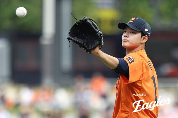 문동주가 지난 27일 패전투수가 된 뒤 조부상까지 당했다. 김경문 한화 감독은 "힘내라"는 메시지를 전달했다. (사진=한화)