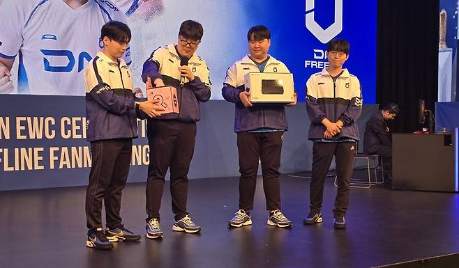 - 권바 스틱도 경품으로 제공됐다