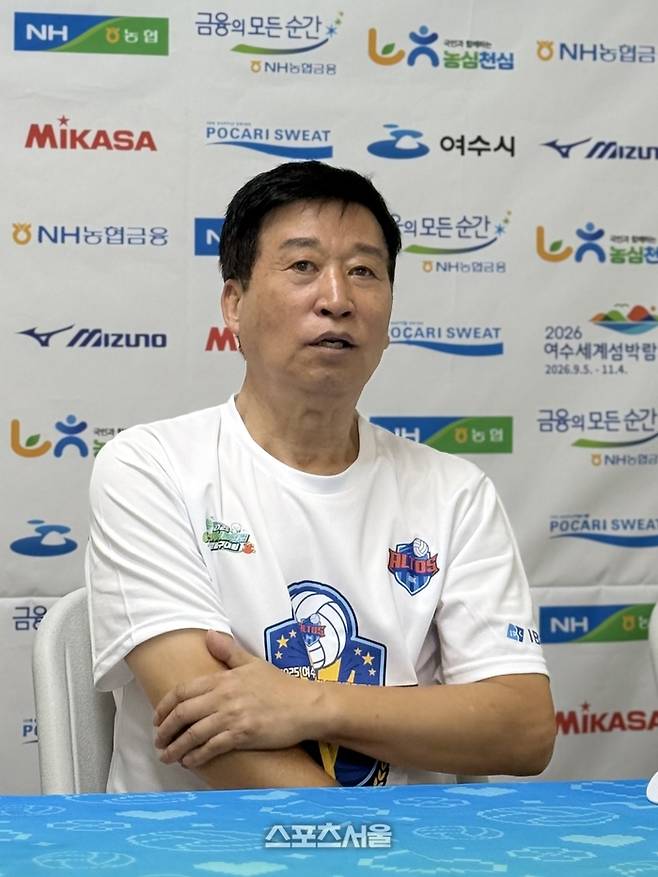 기업은행 김호철 감독이 28일 여수진남체육관에서 열린 컵 대회 결승전서 승리한 뒤 기자회견에 임하고 있다.  여수 | 정다워 기자