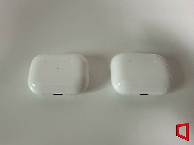 에어팟 프로2(왼쪽)와 에어팟 프로3(오른쪽)의 케이스. 이명환 기자