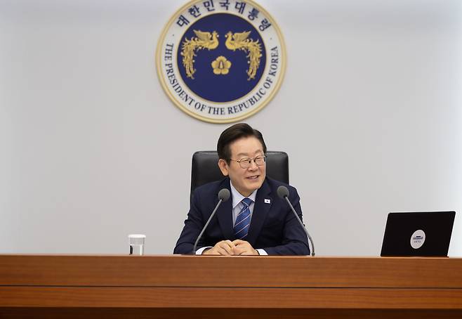 이재명 대통령이 18일 서울 용산 대통령실 청사에서 열린 수석보좌관회의에서 발언을 하고 있다./뉴스1