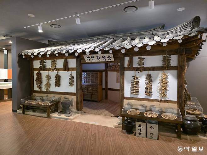 케데헌 속 ‘HAN의원’ 건물의 실제 모델이었던 서울 동대문구 제기동 서울한방진흥센터. 전승훈 기자 raphy@donga.com