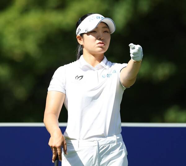 2025년 한국여자프로골프(KLPGA) 투어 메이저 대회 하이트진로 챔피언십 우승 경쟁에 뛰어든 유현조 프로가 3라운드에서 경기하는 모습이다. 사진제공=KLPGA (사진을 무단으로 사용하지 마십시오.)