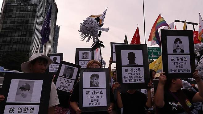 27일 오후 서울 종로구 동십자각 일대에서 927기후정의 행진 참가자들이 행진하고 있다. 백소아 기자 thanks@hani.co.kr