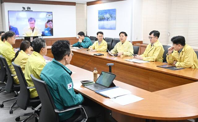 구윤철 부총리 겸 기획재정부 장관이 28일 정부서울청사에서 중앙사고수습본부 회의를 주재하고 있다. 기재부 제공
