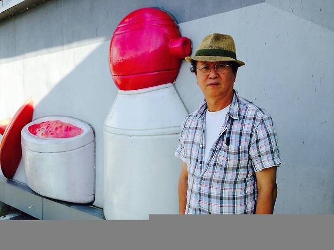 경북 청도에 철가방 극장을 짓고 지역 문화 활성화에 기여했던 전유성. 한겨레 자료사진