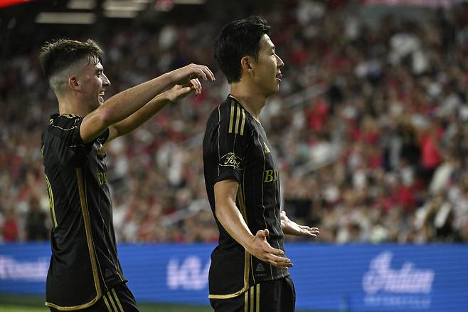 골폭풍을 몰아친 손흥민(오른쪽). [로이터=연합뉴스]