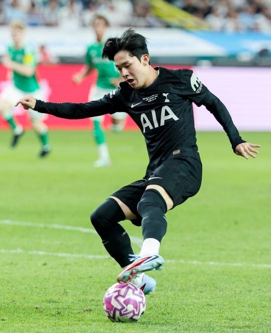 돌파 시도하는 양민혁. 사진[연합뉴스]