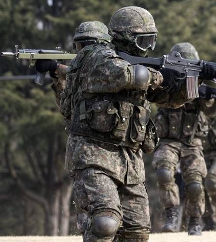 군인들이 훈련받고 있는 모습. 기사와는 상관없는 사진.