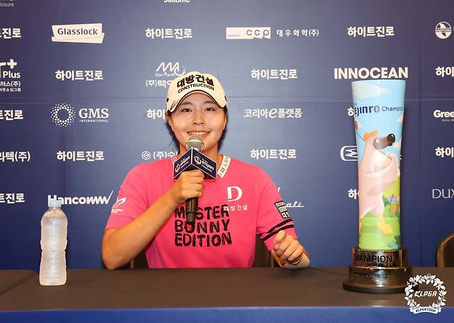 우승 인터뷰 중인 성유진. [사진=KLPGA]