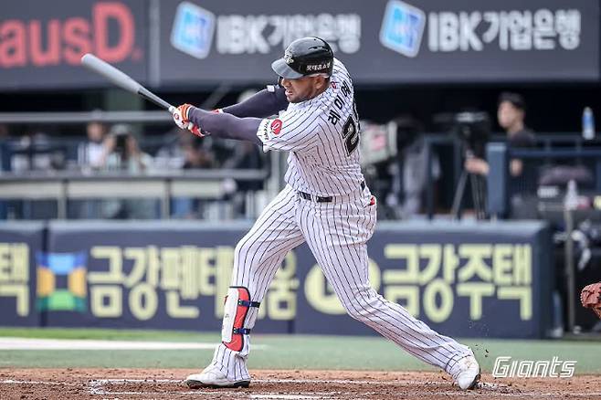 28일 두산과 원정에서 13호 홈런을 날린 롯데 레이예스. 롯데 자이언츠