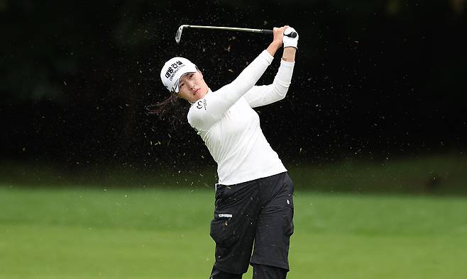 성유진이 28일 경기 여주 블루헤런 컨트리클럽에서 열린 KLPGA 투어 메이저 대회 하이트진로 챔피언십 최종 라운드 1번 홀에서 아이언샷을 하고 있다. KLPGT 제공