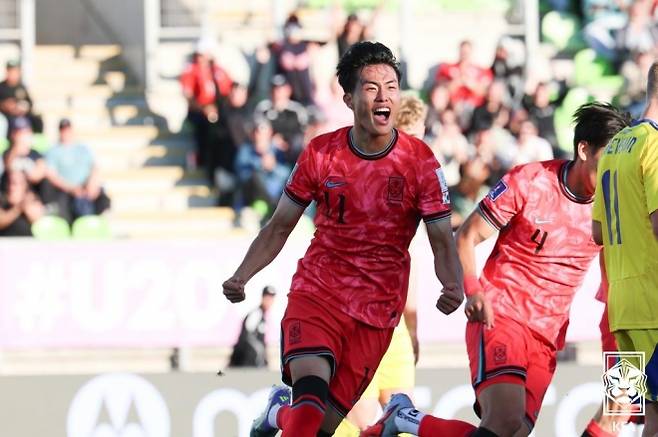 김명준이 28일(한국시간) 칠레 발파라이소에서 열린 2025 국제축구연맹(FIFA) 20세 이하(U-20) 월드컵 조별리그 1차전에서 만회골을 넣은 뒤 기뻐하고 있다. 2025.9.28. 대한축구협회 제공.