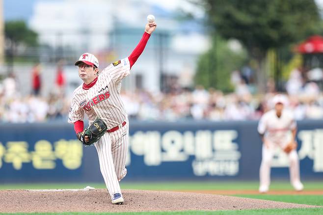 KIA 양현종이 지난 27일 광주 NC전 선발 등판해 공을 던지고 있다. KIA 타이거즈 제공
