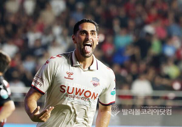 지난 22일 포항 원정 경기에서 수원FC 싸박 골 환호.(자료사진=발리볼코리아닷컴DB)