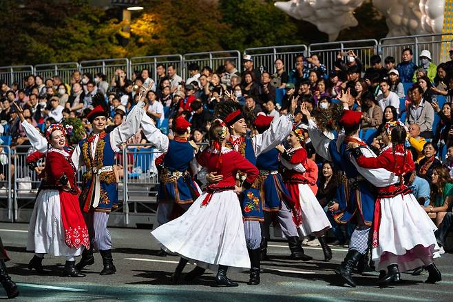 지난 26일 열린 거리 퍼레이드 모습 [천안시 제공. 재판매 및 DB 금지]