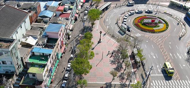 하늘에서 바라 본 인천 동구 동인천역 북광장과 송현자유시장의 모습. 사진=동구청