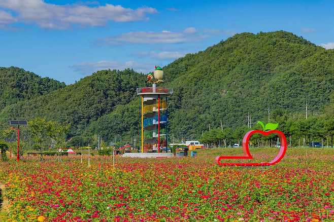 화려하지 않아도 여린 꽃잎마다 고유의 빛을 품은 청송정원.