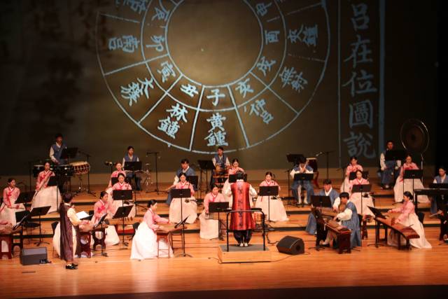 지난 2024년 창원국악관현악단이 선보였던 ‘창작국악관현악 대왕세종을 만나다’ 무대 모습./창원국악관현악단/