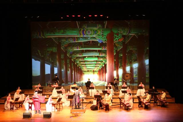 지난 2024년 창원국악관현악단이 선보였던 ‘창작국악관현악 대왕세종을 만나다’ 무대 모습./창원국악관현악단/