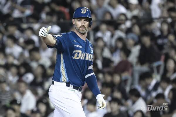 3안타를 터뜨린 데이비슨(사진=NC)