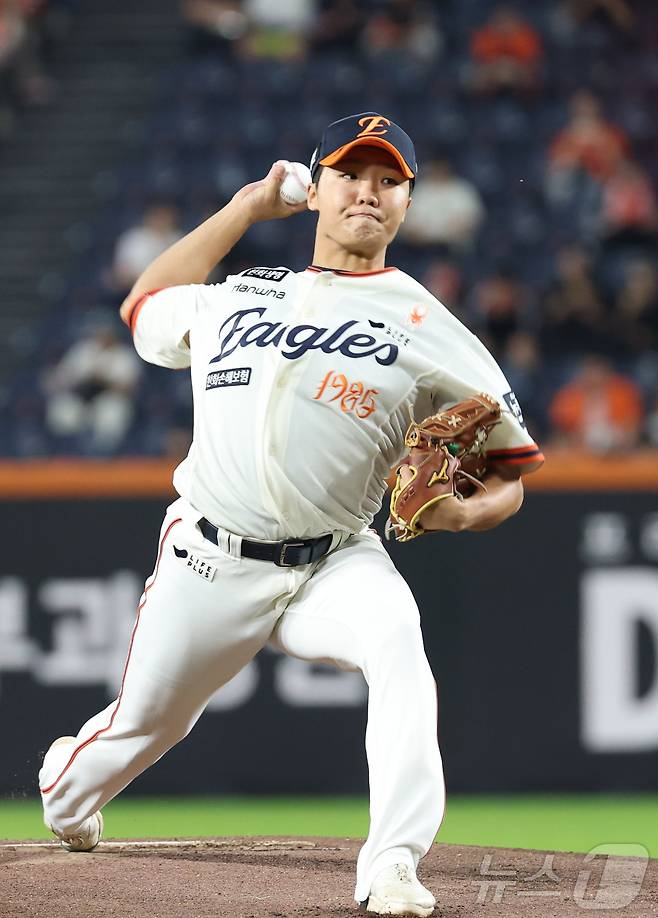 29일 대전 한화생명볼파크에서 열린 프로야구 '2025 신한 SOL 뱅크 KBO리그' 한화이글스 대 LG트윈스 경기에서 한화 선발 정우주가 투구하고 있다. 2025.9.29/뉴스1 ⓒ News1 김기남 기자
