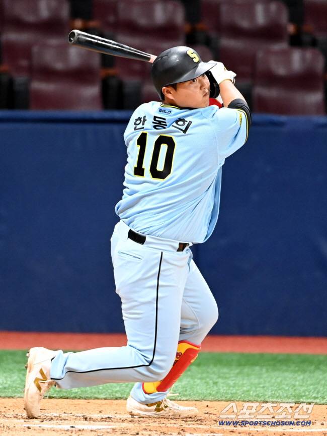 6일 고척스카이돔에서 열린 프리미어12 야구대표팀과 상무의 연습경기, 4회초 상무 한동희가 1루 직선타로 물러나고 있다. 고척=허상욱 기자 wook@sportschosun.com/2024.11.06/