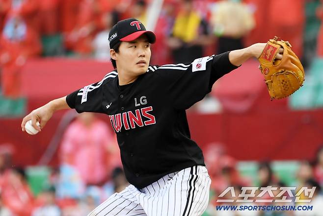 17일 인천 SSG랜더스필드에서 열린 SSG 랜더스와 LG 트윈스의 경기. LG 임찬규가 역투하고 있다. 인천=박재만 기자 pjm@sportschosun.com/2025.08.17/