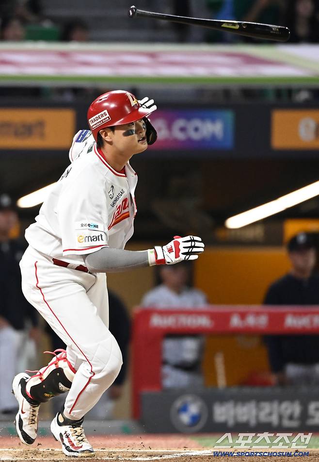 29일 인천SSG랜더스필드에서 열린 롯데와 SSG의 경기, 1회말 2사 1,2루 SSG 고명준이 1타점 동점타를 치고 있다. 인천=허상욱 기자wook@sportschosun.com/2025.09.29/