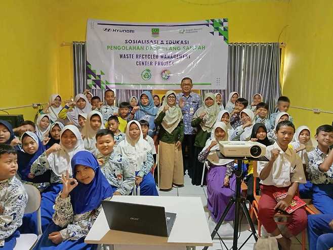 인도네시아 아동 대상 리사이클링 교육. 굿네이버스 제공