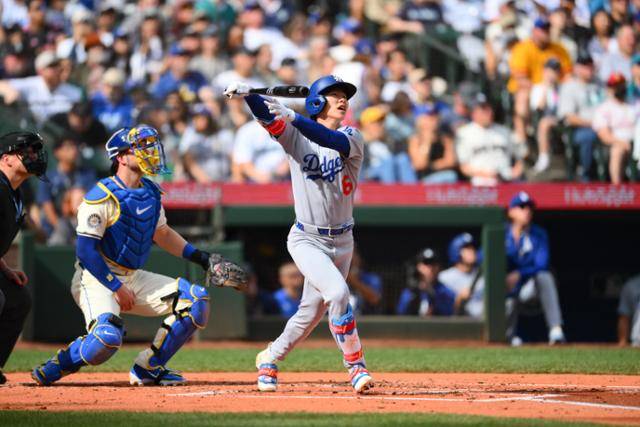 김혜성이 29일 미국 워싱턴주 시애틀의 T모바일파크에서 열린 시애틀과의 원정경기에서 시즌 3호 홈런을 날리고 있다. 시애틀=로이터 연합뉴스